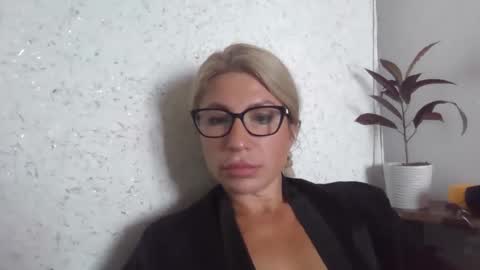 fox_red_lady7 online show from 09-11-25, 07:19