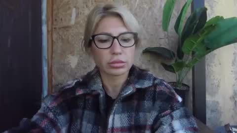 fox_red_lady7 online show from 09-14-25, 10:03