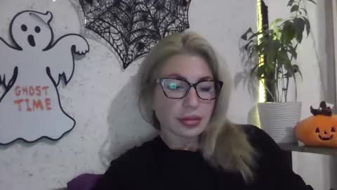 fox_red_lady7 online show from 10-28-25, 07:38