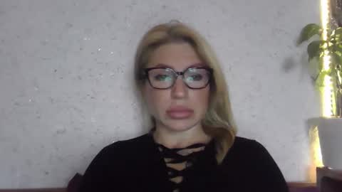 fox_red_lady7 online show from 11-06-25, 09:10