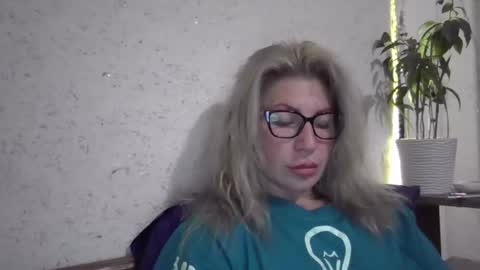 fox_red_lady7 online show from 11-15-25, 05:53