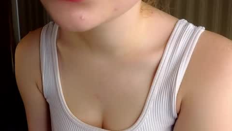 Snapshot of foxxx_tail chatting on 06-07-26, 02:43 Petra online show from 06-07-26, 02:43