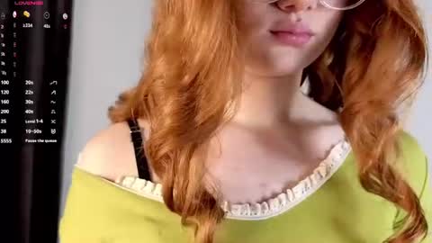 Snapshot of foxxx_tail chatting on 07-16-26, 01:28 Petra online show from 07-16-26, 01:28
