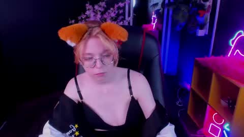 Snapshot of foxxxypolly chatting on 06-23-26, 05:38 Polly online show from 06-23-26, 05:38