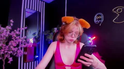 Snapshot of foxxxypolly chatting on 06-24-26, 05:39 Polly online show from 06-24-26, 05:39
