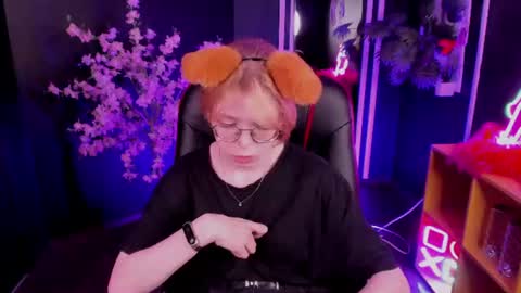 Snapshot of foxxxypolly chatting on 06-26-26, 05:45 Polly online show from 06-26-26, 05:45
