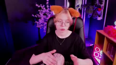Snapshot of foxxxypolly chatting on 06-27-26, 05:56 Polly online show from 06-27-26, 05:56