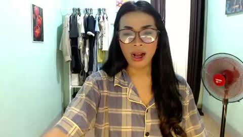Snapshot of foxxygirly_ chatting on 06-11-26, 11:36 Eva Violet online show from 06-11-26, 11:36