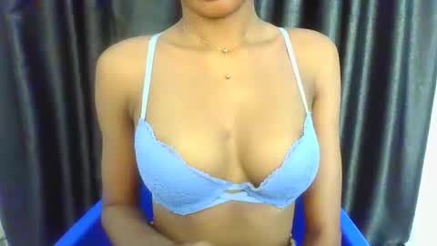 Snapshot of foxy_candy01 chatting on 11-19-25, 07:36 foxy_candy01 online show from 11-19-25, 07:36