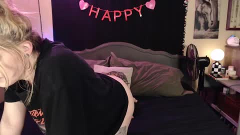 Snapshot of foxymalloryknoxy69 chatting on 02-20-25, 07:34 Mallory Koxx online show from 02-20-25, 07:34