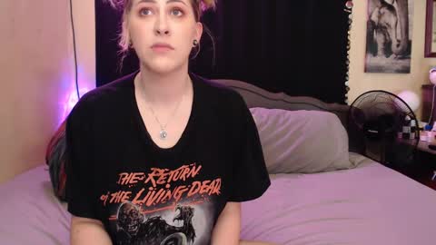 Snapshot of foxymalloryknoxy69 chatting on 09-20-25, 08:26 Mallory Koxx online show from 09-20-25, 08:26