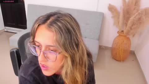 Snapshot of francesca__ross chatting on 03-09-25, 07:48 Francesca online show from 03-09-25, 07:48
