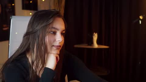 Snapshot of francescacavaliere chatting on 06-18-26, 01:04 Francesca online show from 06-18-26, 01:04