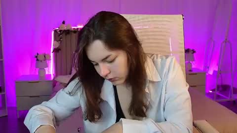 Snapshot of francescacavaliere chatting on 06-20-26, 10:18 Francesca online show from 06-20-26, 10:18