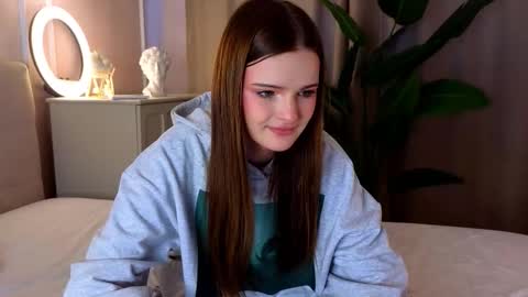 Snapshot of francessmason chatting on 02-27-26, 07:52 Marybrown eye Katy gray eye online show from 02-27-26, 07:52