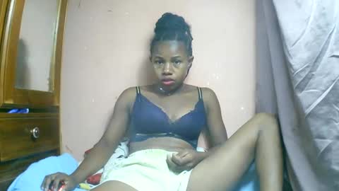 Snapshot of franciefrancie chatting on 03-03-25, 05:53 francilla online show from 03-03-25, 05:53