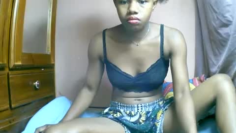 Snapshot of franciefrancie chatting on 03-06-25, 05:24 francilla online show from 03-06-25, 05:24
