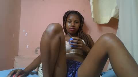 Snapshot of franciefrancie chatting on 03-10-25, 06:34 francilla online show from 03-10-25, 06:34