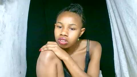 Snapshot of franciefrancie chatting on 09-20-25, 03:13 francilla online show from 09-20-25, 03:13