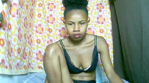 Snapshot of franciefrancie chatting on 09-28-25, 02:22 francilla online show from 09-28-25, 02:22