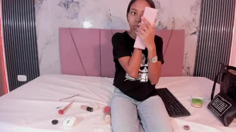 Laura online show from 04-04-26, 12:24