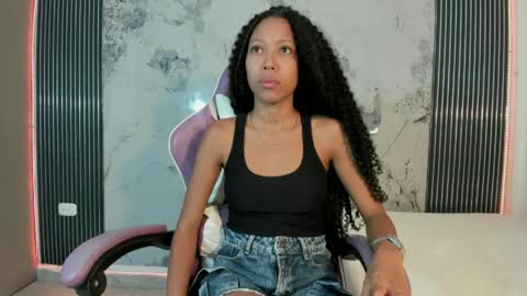 Snapshot of francis_leams chatting on 04-26-26, 06:49 Laura online show from 04-26-26, 06:49