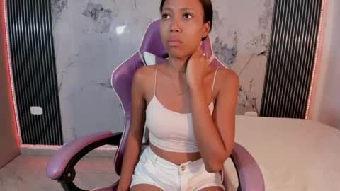 Snapshot of francis_leams chatting on 05-06-26, 07:30 Laura online show from 05-06-26, 07:30