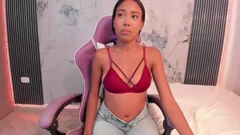 Snapshot of francis_leams chatting on 05-29-26, 05:27 Laura online show from 05-29-26, 05:27
