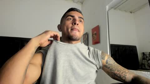 Snapshot of franco_ruiz_ chatting on 12-15-24, 01:13 franco online show from 12-15-24, 01:13