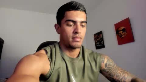 Snapshot of franco_ruiz_ chatting on 10-17-25, 12:58 franco online show from 10-17-25, 12:58