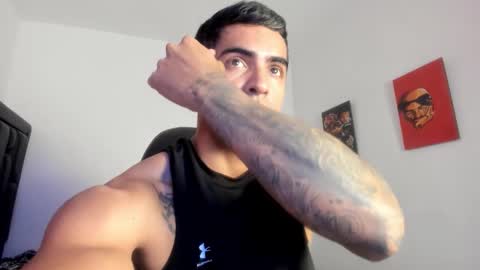 Snapshot of franco_ruiz_ chatting on 10-18-25, 01:19 franco online show from 10-18-25, 01:19