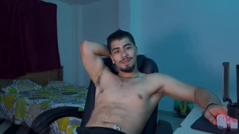 Snapshot of francobanderas1 chatting on 03-12-26, 02:50 FRANCO online show from 03-12-26, 02:50