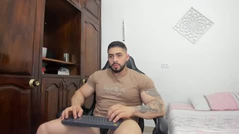frank_foxx1 online show from 06-20-26, 04:04