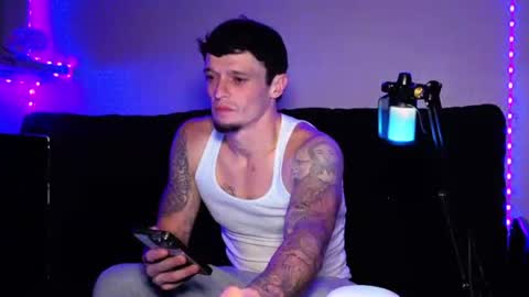 Snapshot of frankoafterdark chatting on 11-01-25, 04:03 Franco online show from 11-01-25, 04:03