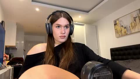 Snapshot of franzevav chatting on 05-15-26, 01:29 Eva Franz online show from 05-15-26, 01:29