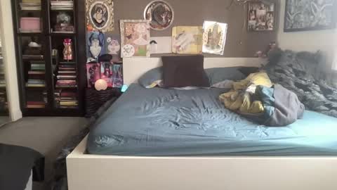 Snapshot of frbdycltr chatting on 02-15-26, 04:25 Free Body Culture 3 online show from 02-15-26, 04:25