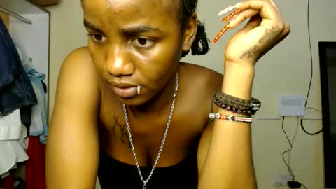 Snapshot of freaky_shamzzy chatting on 06-08-26, 01:28 shamika online show from 06-08-26, 01:28