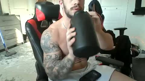 Snapshot of freakyfitking chatting on 01-12-25, 09:08 freakyfitking online show from 01-12-25, 09:08