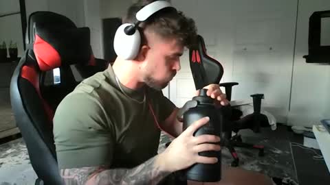 Snapshot of freakyfitking chatting on 01-19-25, 08:51 freakyfitking online show from 01-19-25, 08:51