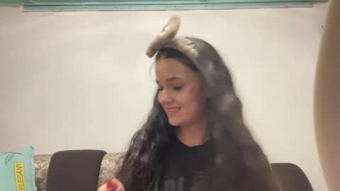 Snapshot of fredamedora chatting on 06-01-26, 04:09 Mia online show from 06-01-26, 04:09