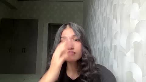 Mia online show from 06-20-26, 05:21