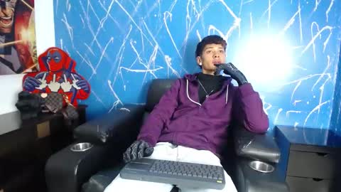 Snapshot of freddkane chatting on 02-07-25, 12:17 Freddkane online show from 02-07-25, 12:17