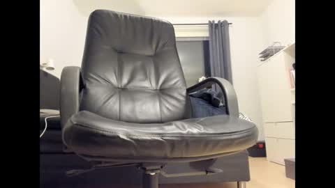 Snapshot of fredrik386959 chatting on 01-08-25, 05:15 Fredrik online show from 01-08-25, 05:15