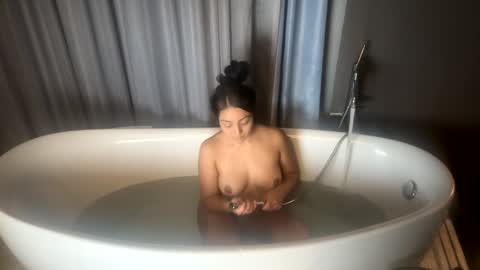 jasmineandaladin69 online show from 12-19-24, 04:13