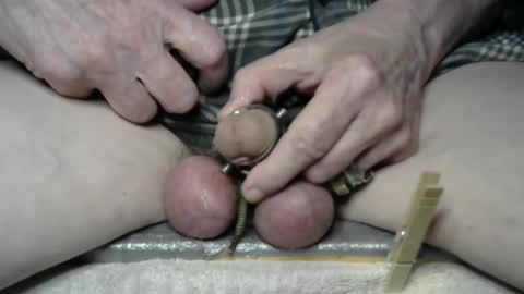 I am a total slave slut. I would like to have multiple owners to use me every day. online show from 12-08-24, 06:33