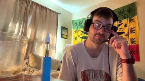 Snapshot of freezeskiii chatting on 09-15-25, 02:50 freezeskiii online show from 09-15-25, 02:50