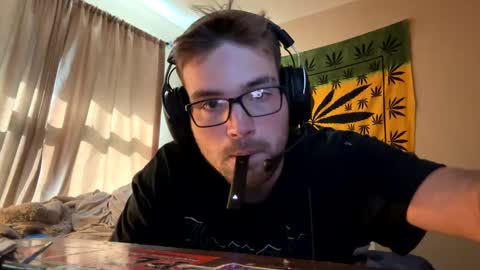 Snapshot of freezeskiii chatting on 09-16-25, 04:41 freezeskiii online show from 09-16-25, 04:41