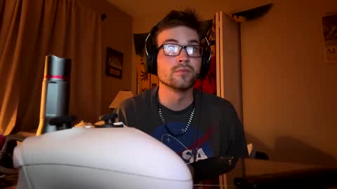 Snapshot of freezeskiii chatting on 09-18-25, 02:13 freezeskiii online show from 09-18-25, 02:13