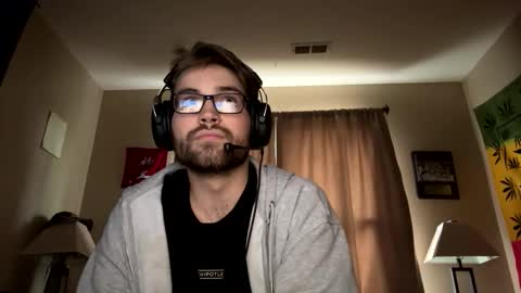 Snapshot of freezeskiii chatting on 12-20-25, 06:37 freezeskiii online show from 12-20-25, 06:37