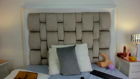 Snapshot of frehia_dimou chatting on 04-29-26, 12:20 Frehia online show from 04-29-26, 12:20